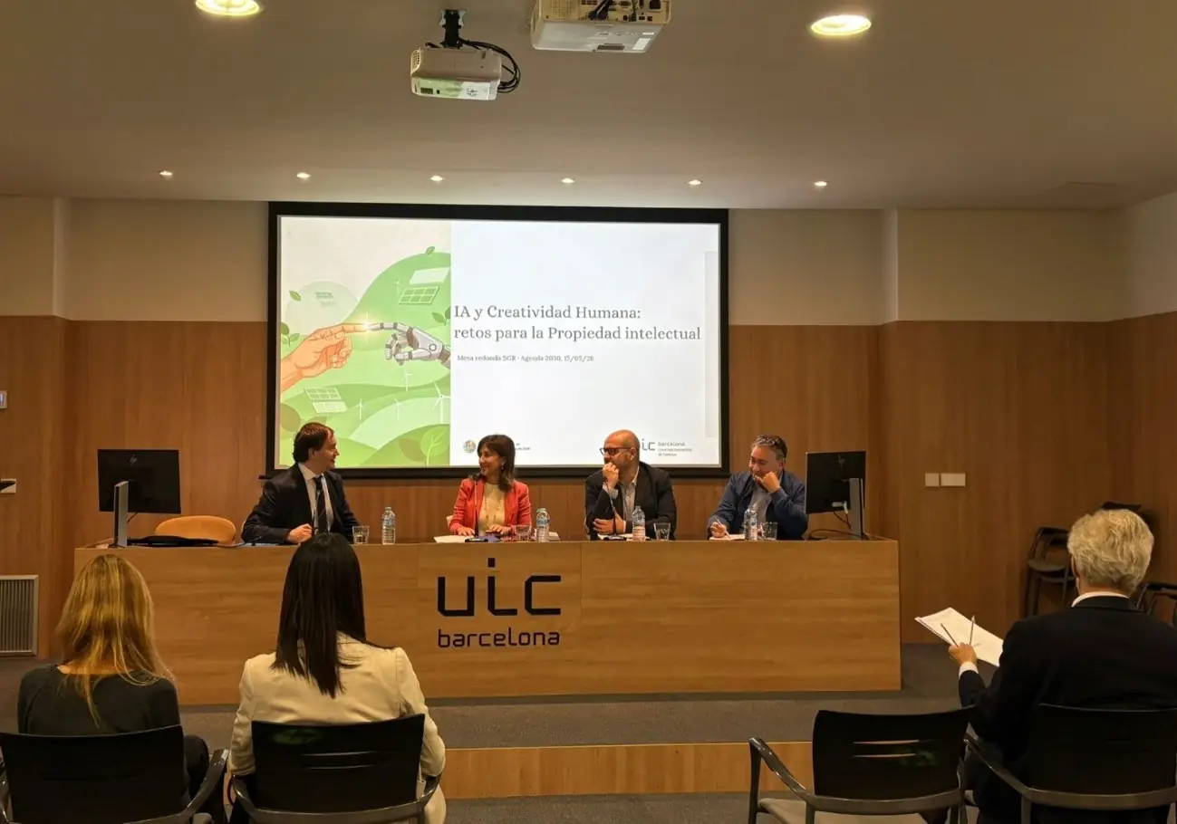 Asunción Esteve en la mesa redonda IA y creatividad